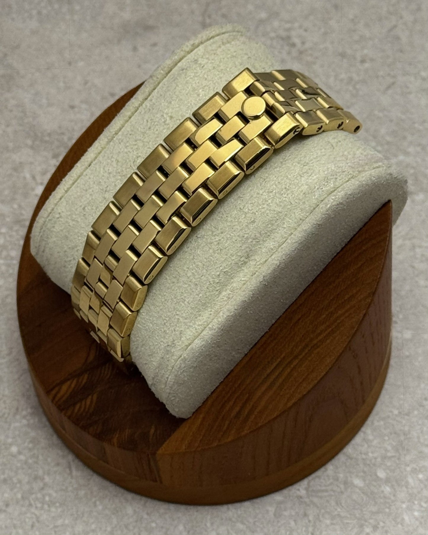 Seiko Land Dweller - Gold