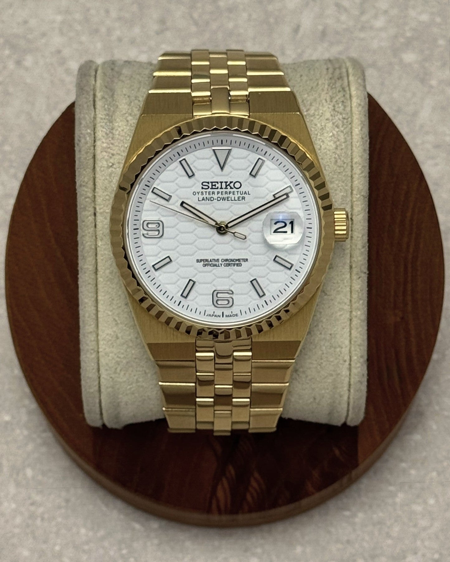 Seiko Land Dweller - Gold