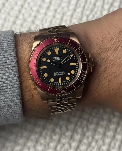 Seiko Submariner - Scarlet